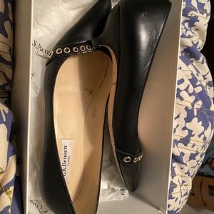 Kitten heel leather shoe